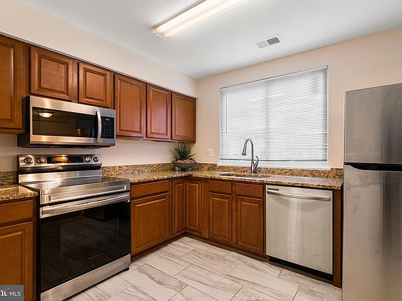 3rd image of 8131 Bird Ln