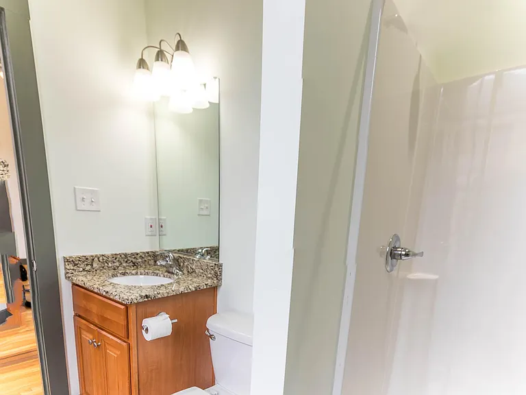 207 N 3rd St #4 — Photo 8