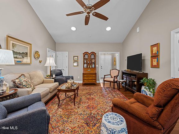 4th image of 306 Village Green Drive