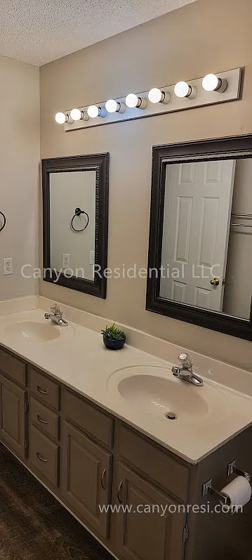 4 bed, 2.5 bath, 2013 sqft, $2,775 — Photo 3