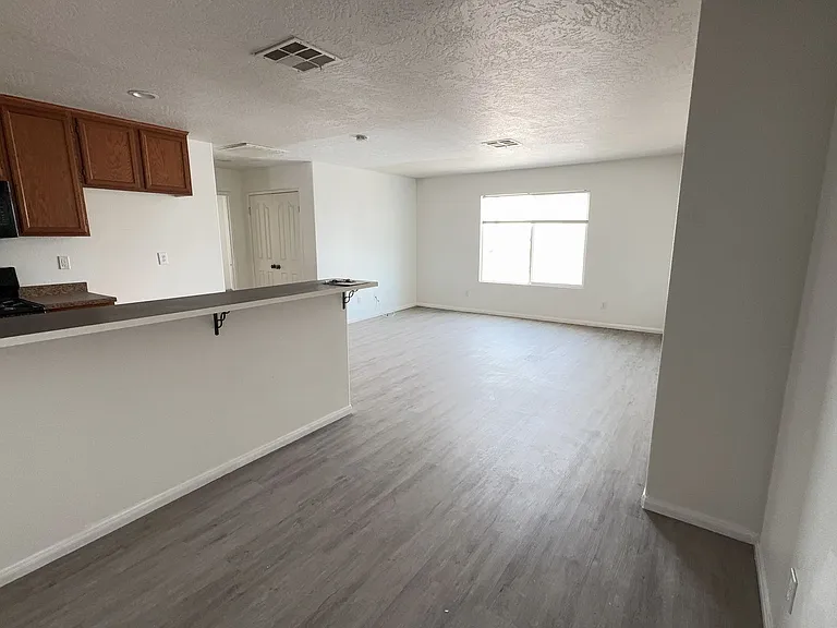 209 E. Grace St — Photo 22