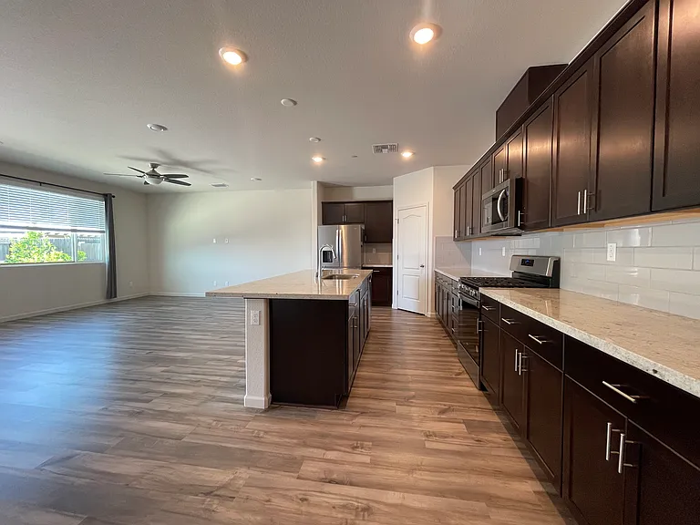 5032 Grasscreek Dr — Photo 12