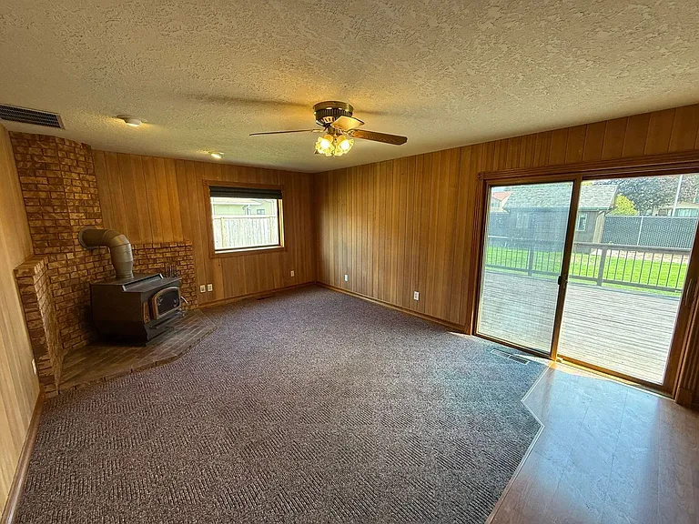460 SE Conifer Pl — Photo 12