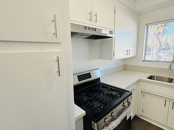 4th image of 1230 N Mansfield Ave APT 4