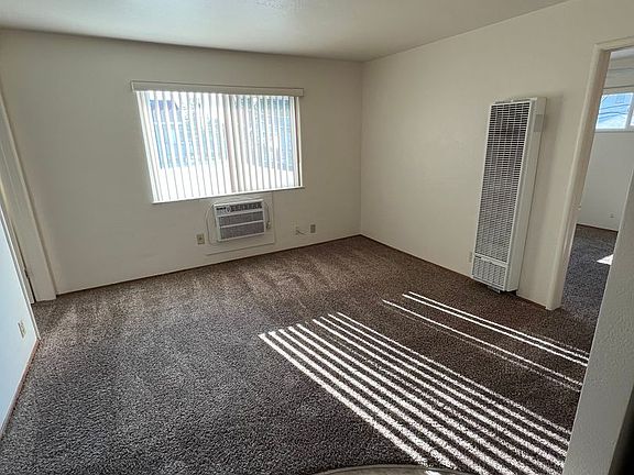5th image of 428 W Oak St APT 8