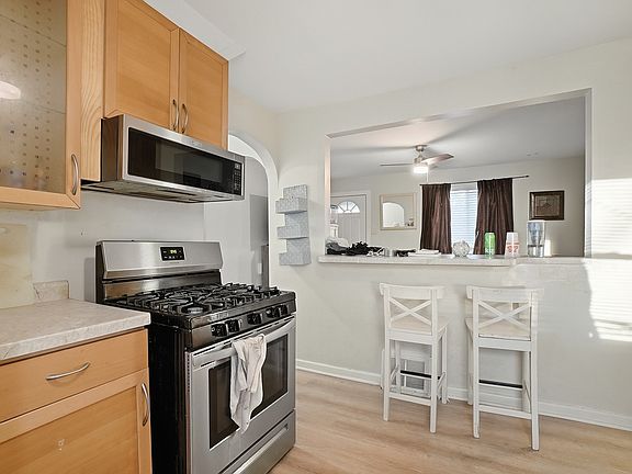 2nd image of 215 Barr Elms Ave