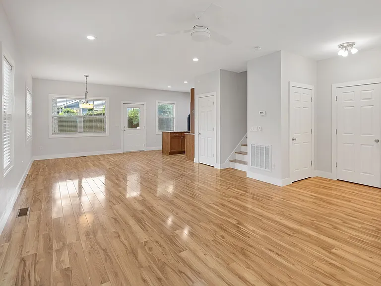 6 Thurland Ave — Photo 11