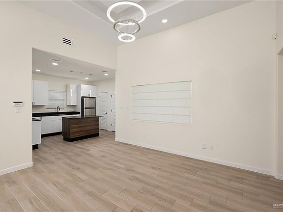 4th image of 3505 Dessert Inn Dr