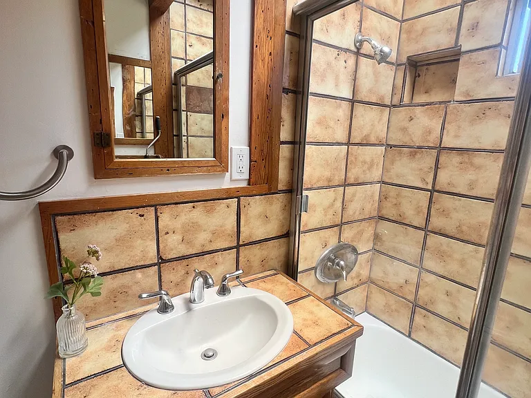 69 Glendora Ave #3 — Photo 11