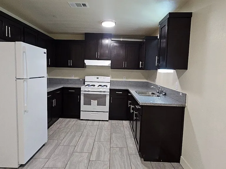 3839 Woodlawn Ave — Photo 55