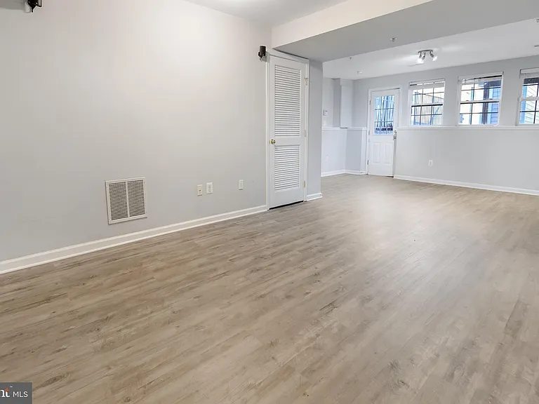 3730 Singleton Ter — Photo 10