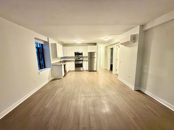 4th image of 2040 W Diversey Pkwy #201