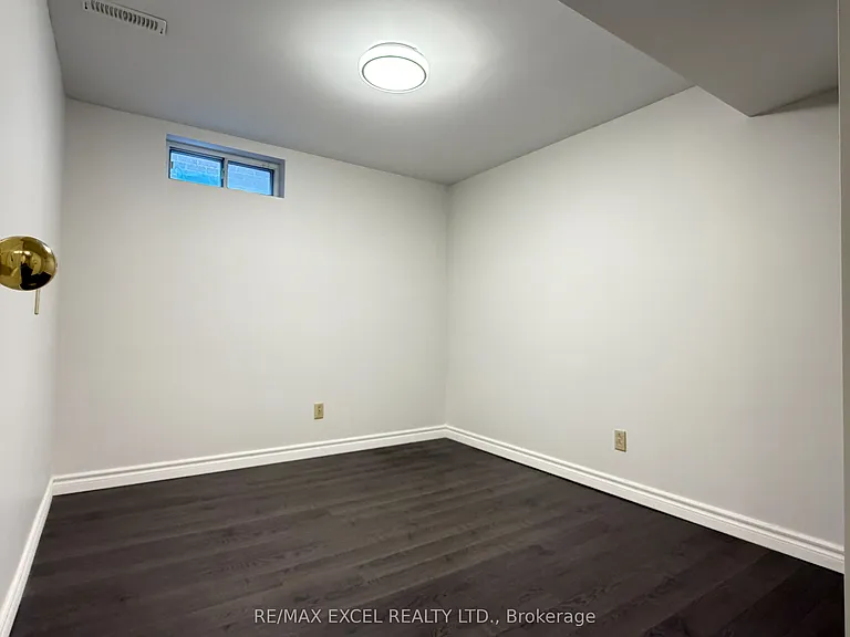 240 Yorkshire Dr #LOWER — Photo 7