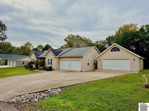 2nd image of 82 Riverwood Blvd