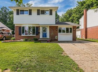 37715 Walnut St, Romulus, MI 48174