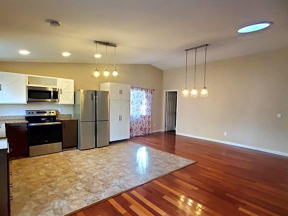 5th image of 2434 Rosemary Dr