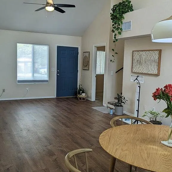 2717 N Pacific Dr — Photo 4