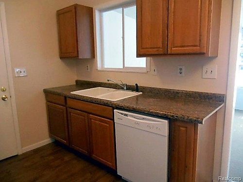 5th image of 5916 Gracelawn St