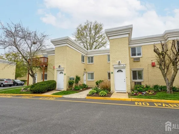 14 Lake Ave APT 2A, East Brunswick, NJ 08816