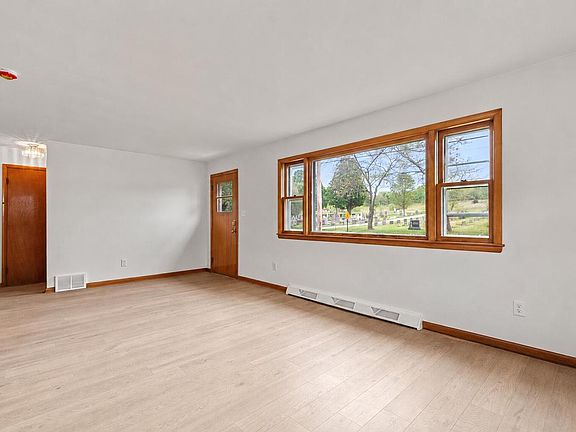 3rd image of 3776 Hubertus ROAD