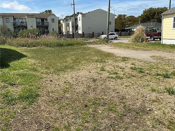 2nd image of 9530 16th Bay St