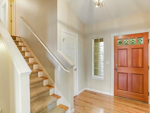2nd image of 202 Mountain View Dr