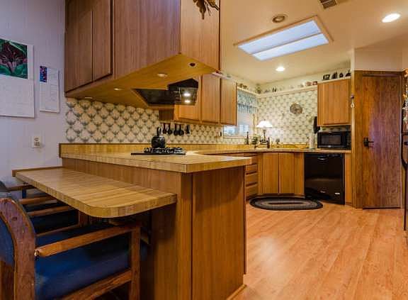 3rd image of 55 Poinsettia Gardens Dr
