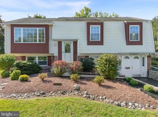 2120 Grey Horse Dr, Warrington, PA 18976