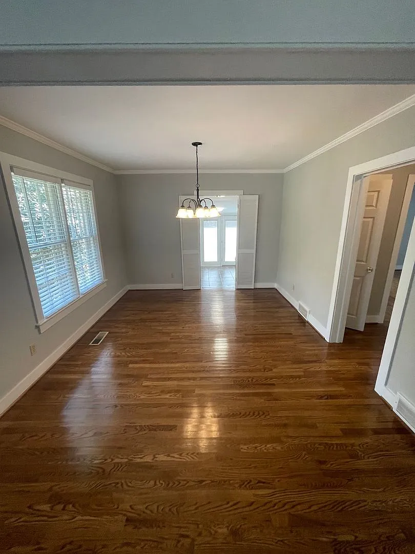 325 N. Avalon Road — Photo 3