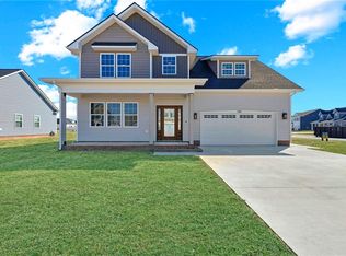 106 Staysail Dr, Elizabeth City, NC 27909