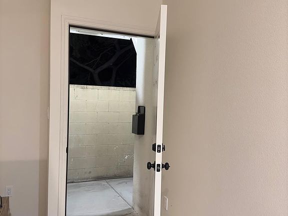 4th image of 5222 Carfax Ave #1