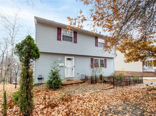 1069 Highfield Rd, Bethel Park, PA 15102