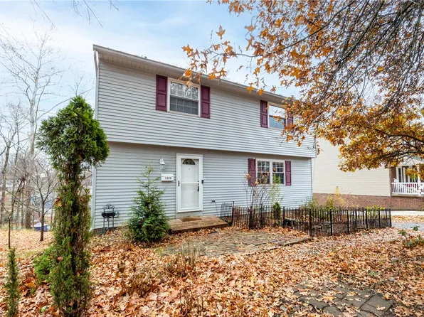 1069 Highfield Rd, Bethel Park, PA 15102