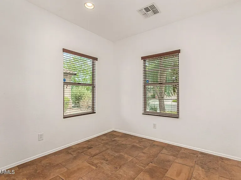 10847 W Avenida Del Rey — Photo 11