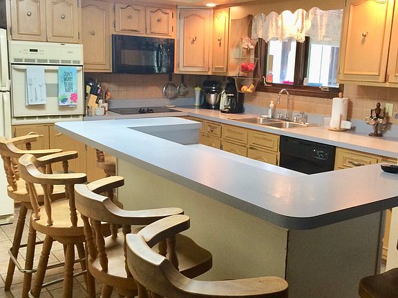 Eat-in Kitchen