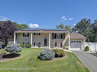 22 Nottingham Dr, Howell, NJ 07731