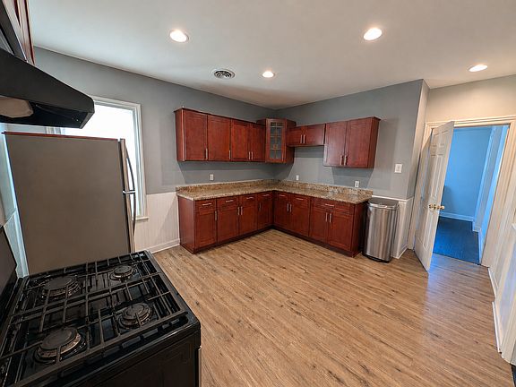3rd image of 156 Congress St #2