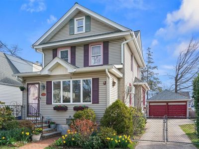 31 Linden Avenue, Floral Park, NY, 11001