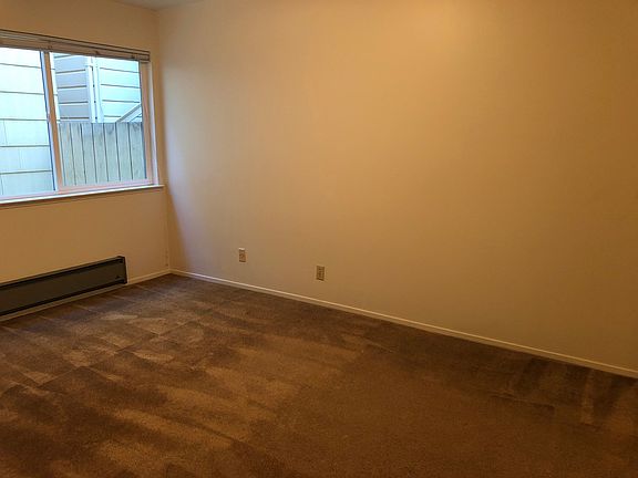 5th image of 4715 California St APT 2