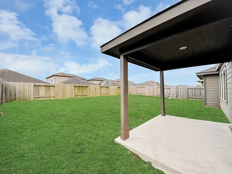 18319 Pin Oak Lake Dr — Photo 32