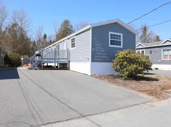 6 Apple St, Dartmouth, NS B2W 4W2