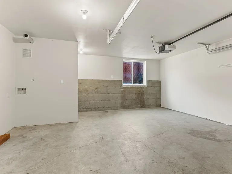 2020 NE Rodney Ave #C — Photo 32