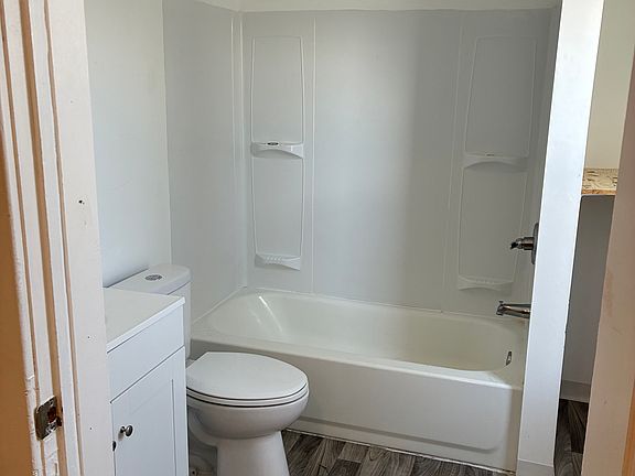3rd image of 571 Main St APT A