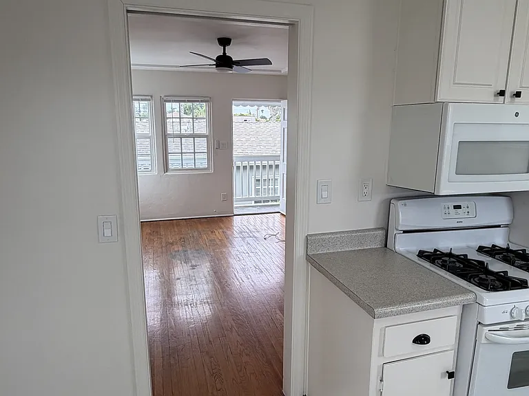 4870 Niagara Ave — Photo 13