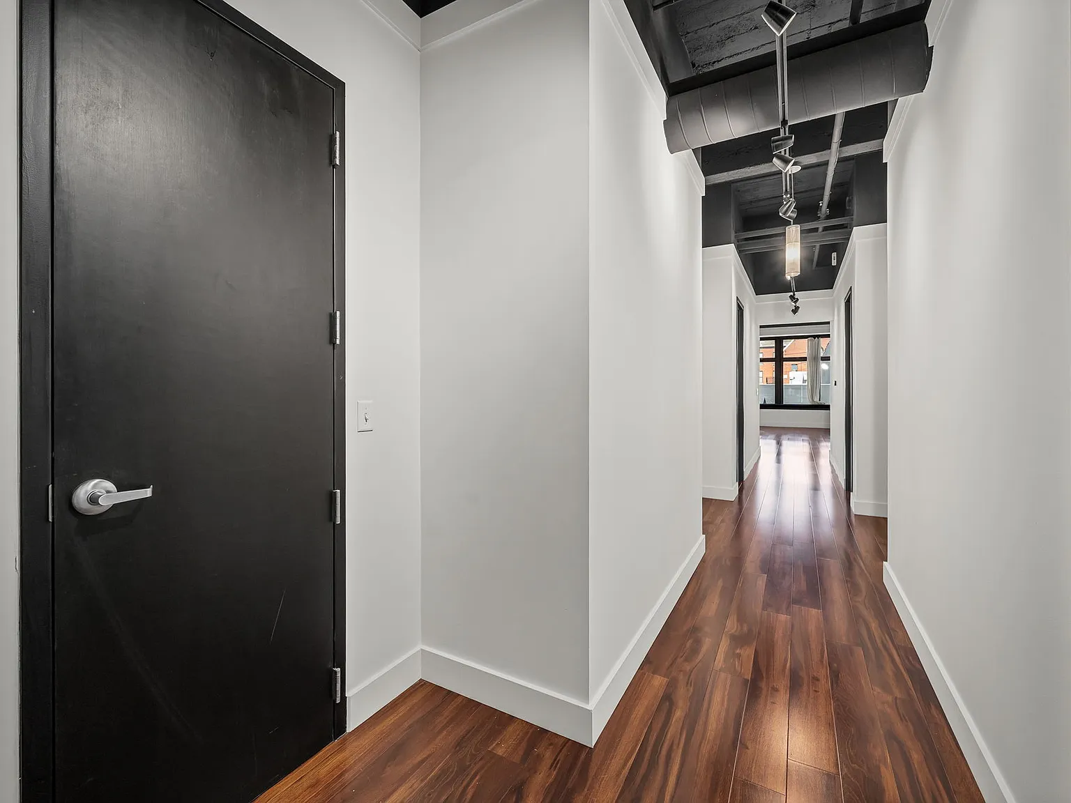 2 bed, 1830 sqft, $3,000 — Photo 4
