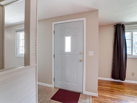 3rd image of 1344 Tiverton Sq S