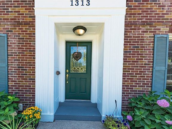4th image of 1313 W Cross St
