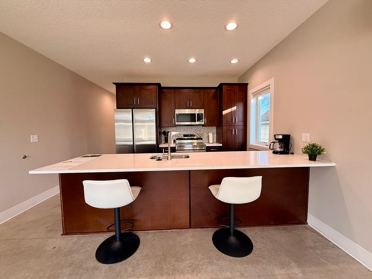2 bed, 1050 sqft, $1,995 — Photo 3