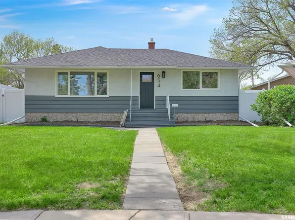 654 Aberdeen Cres, Regina, SK S4T 6A9