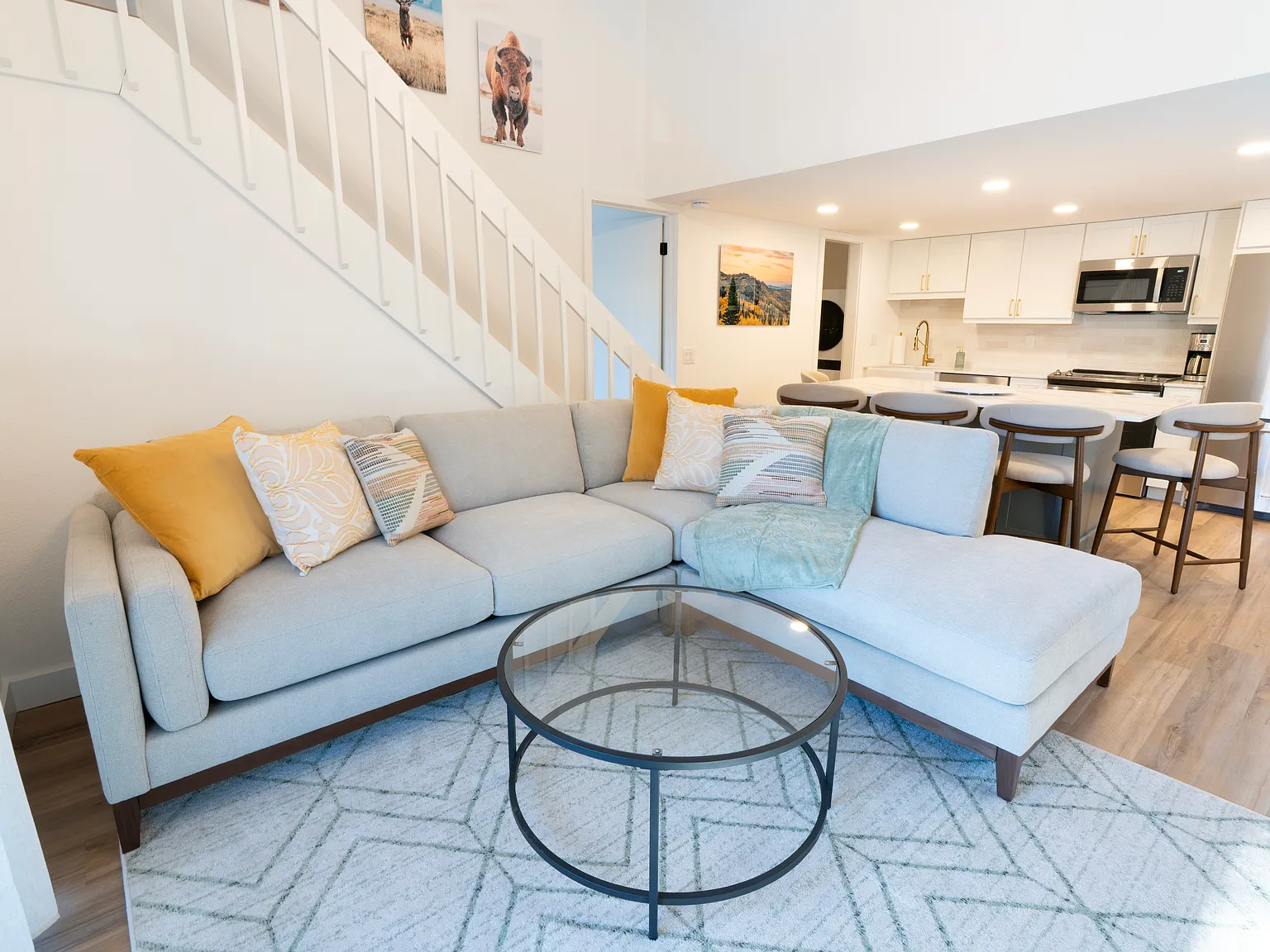 3 bed, 1080 sqft, $3,500 — Photo 3